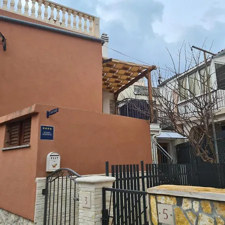 La Corte Di Kate Vila