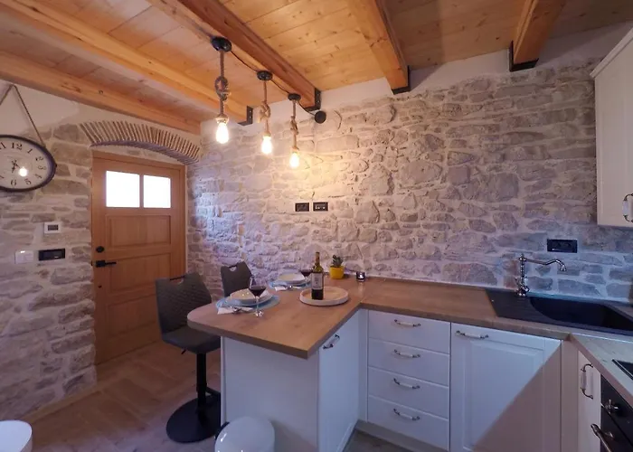 La Corte Di Kate Biograd Na Moru