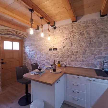 La Corte Di Kate Biograd Na Moru